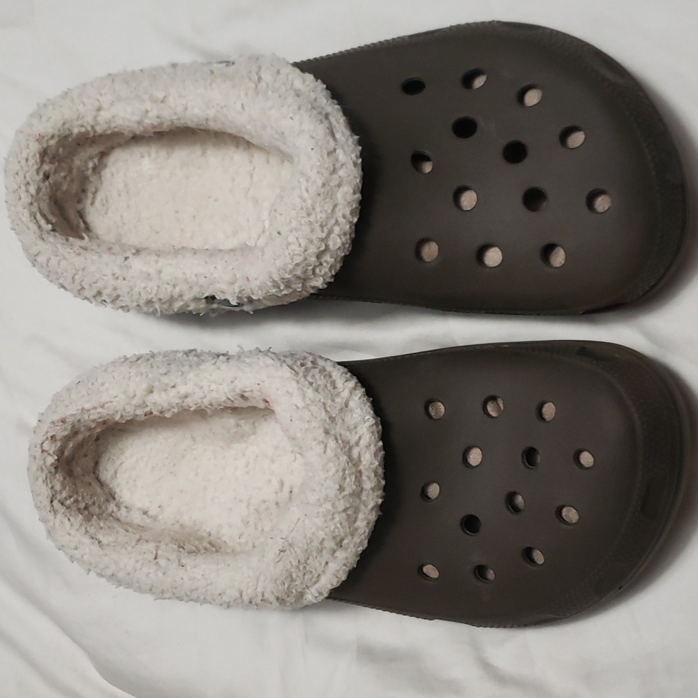 Classic crocs with fur lining M8 W10